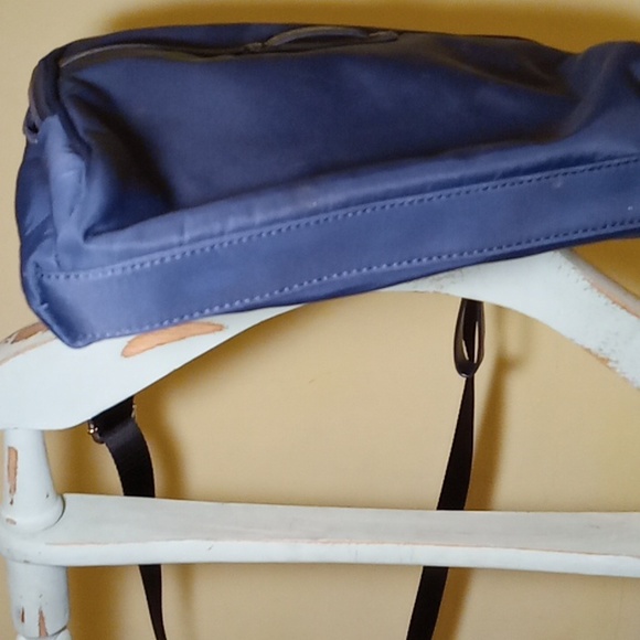 Calvin Klein crossbody purse - Picture 9 of 13